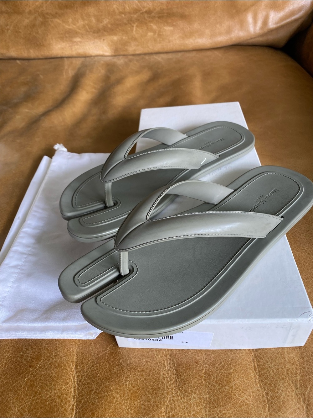 Maison Margiela Tabi Flip-Flops sandals. Size 36. Grey